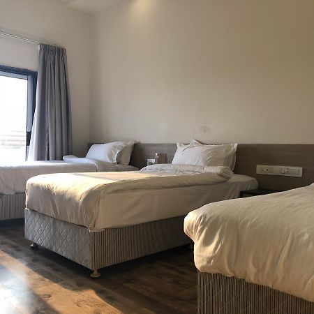 Hotel Sharanam Shegaon Exteriör bild