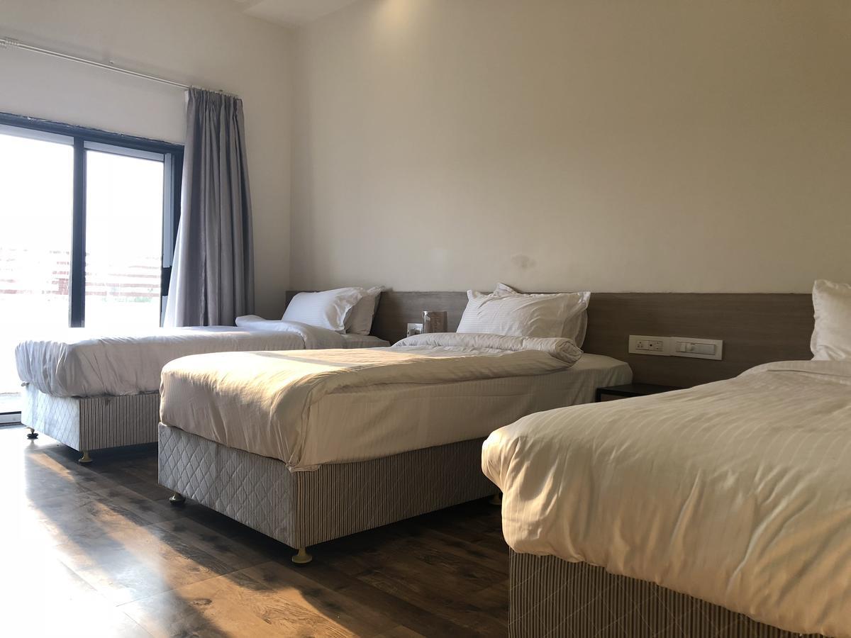 Hotel Sharanam Shegaon Exteriör bild