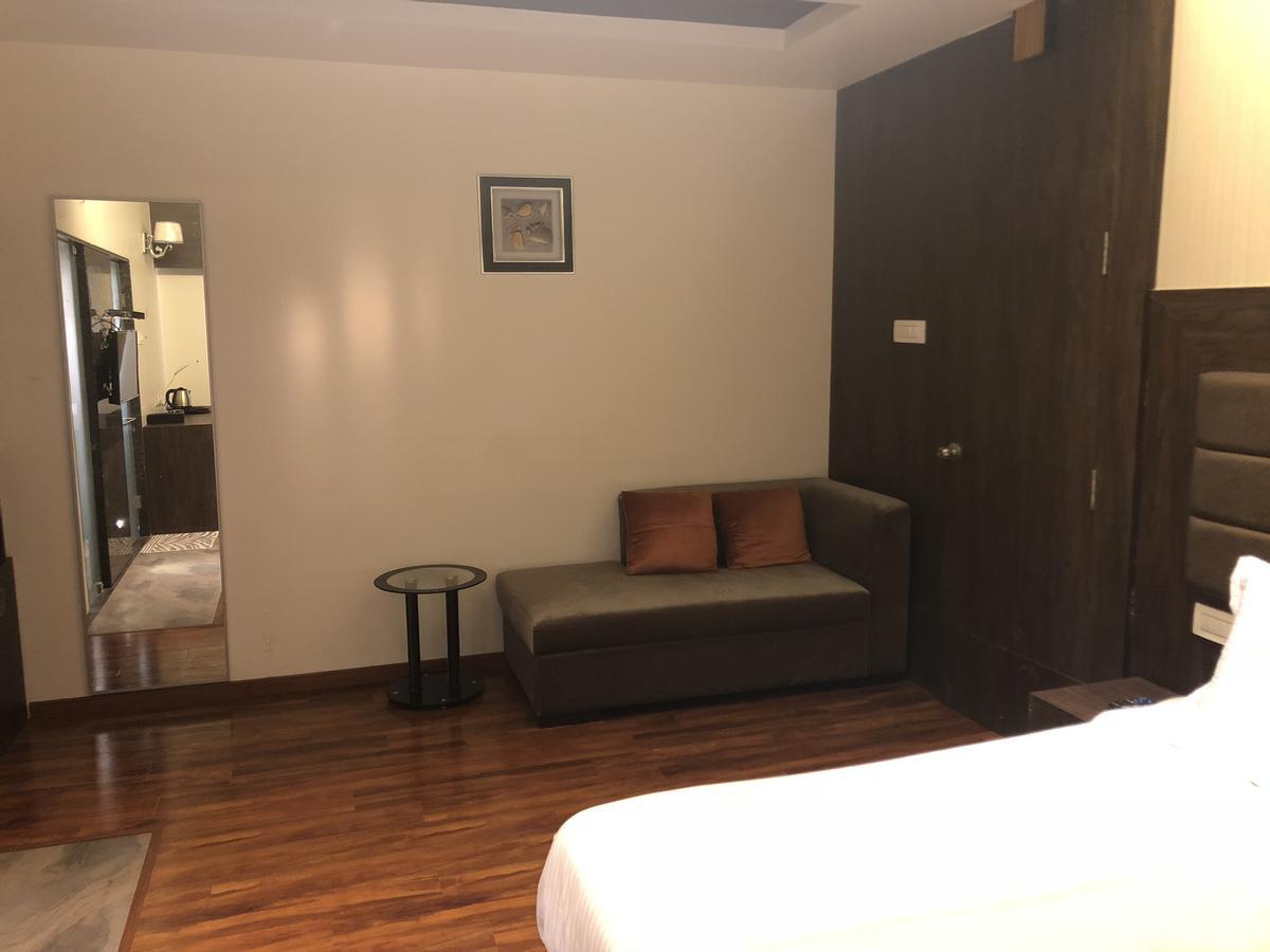 Hotel Sharanam Shegaon Exteriör bild
