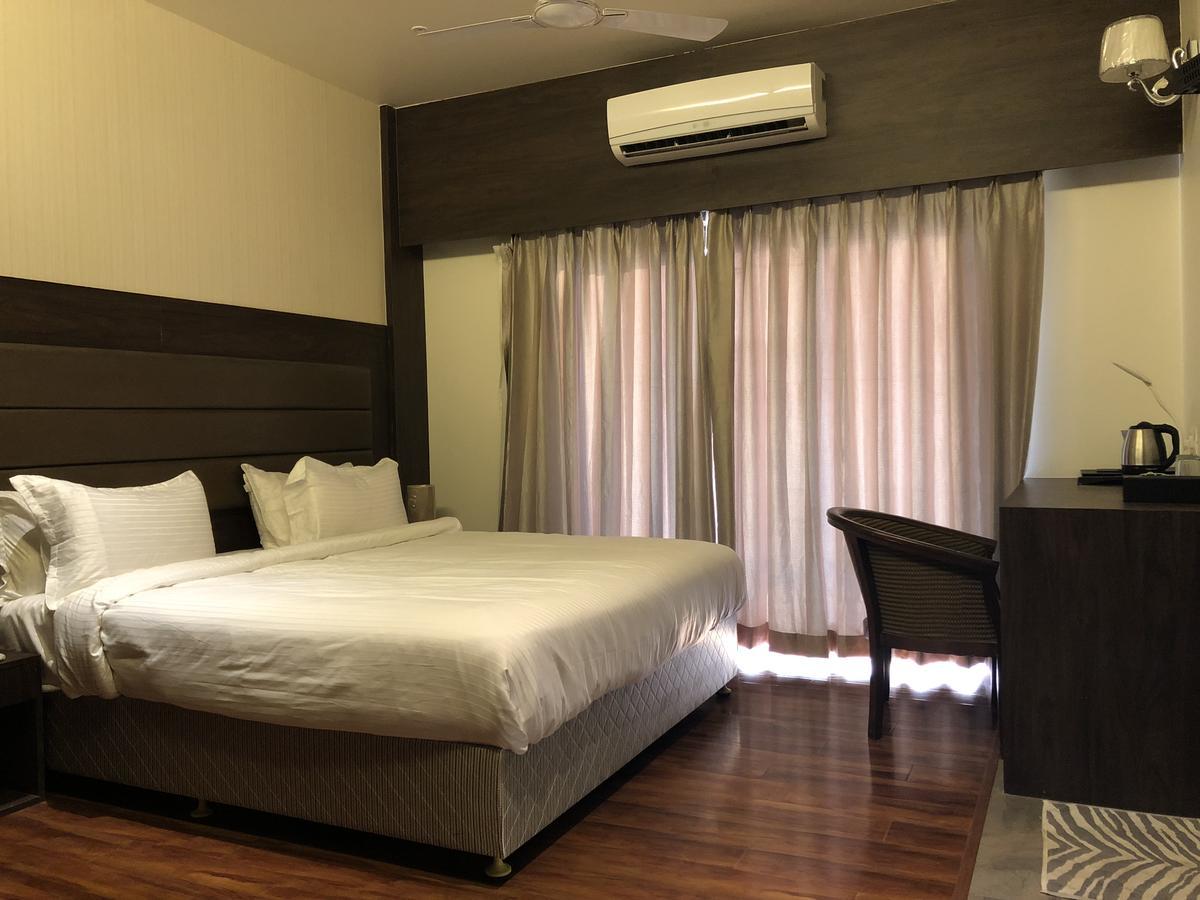 Hotel Sharanam Shegaon Exteriör bild