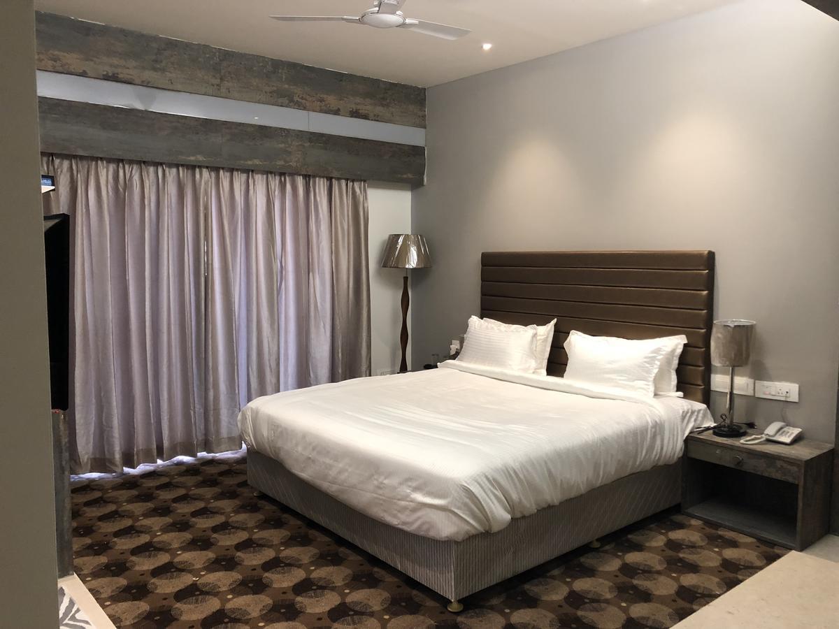 Hotel Sharanam Shegaon Exteriör bild