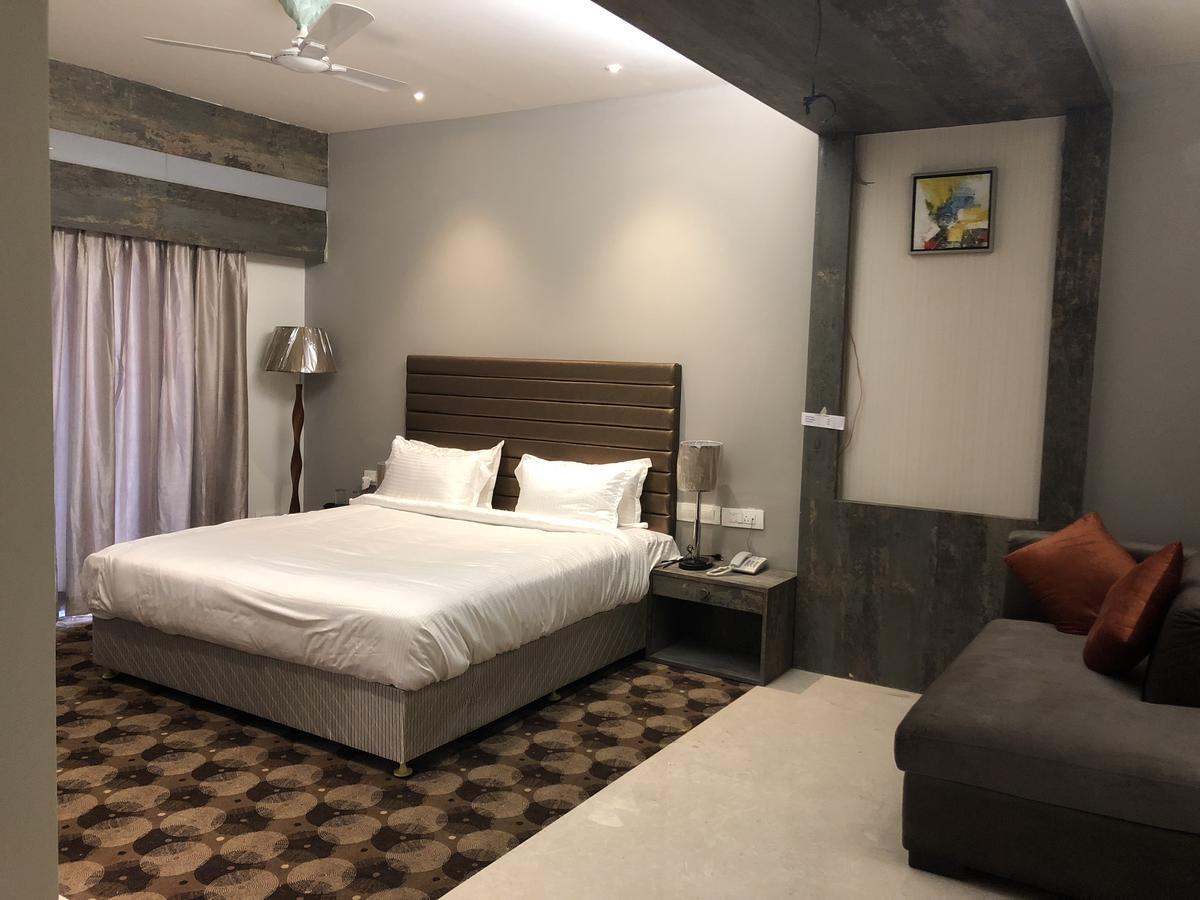 Hotel Sharanam Shegaon Exteriör bild