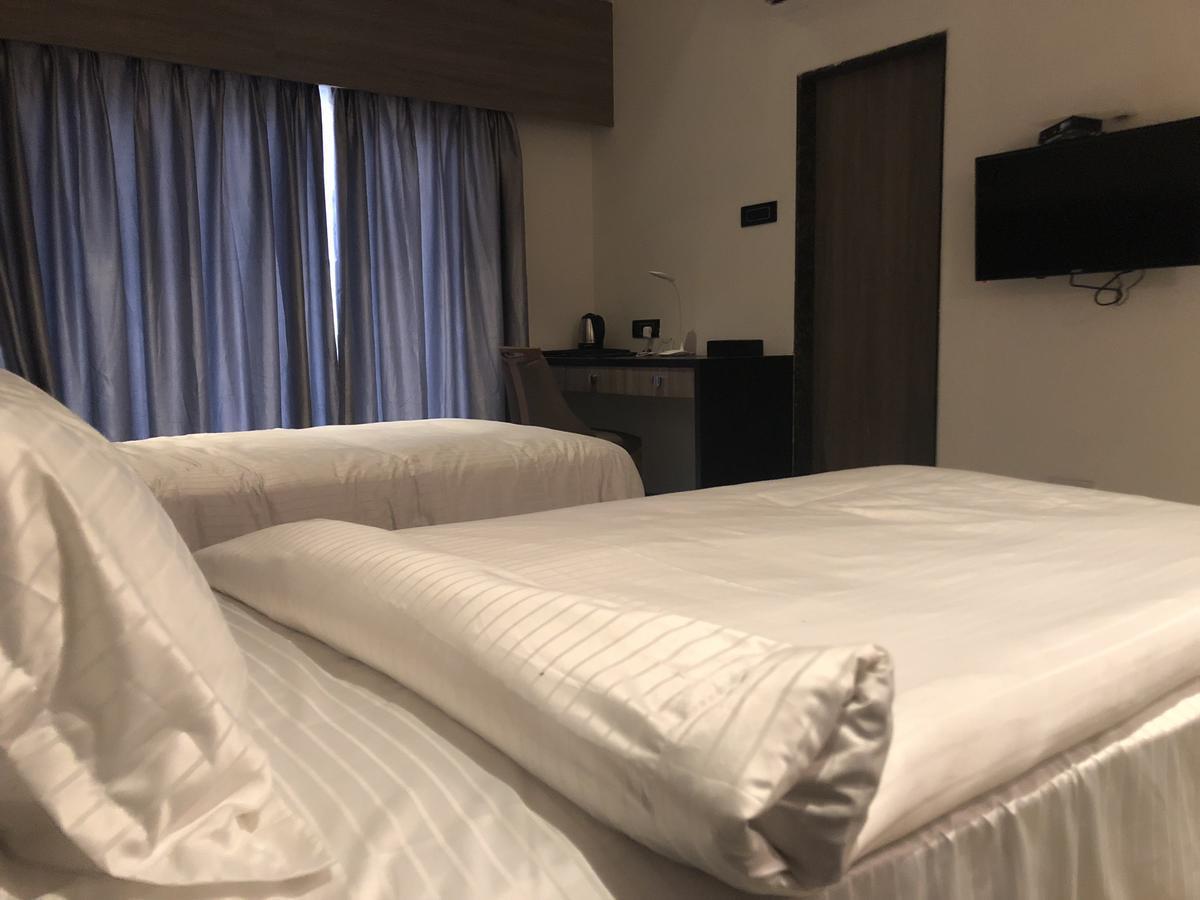 Hotel Sharanam Shegaon Exteriör bild