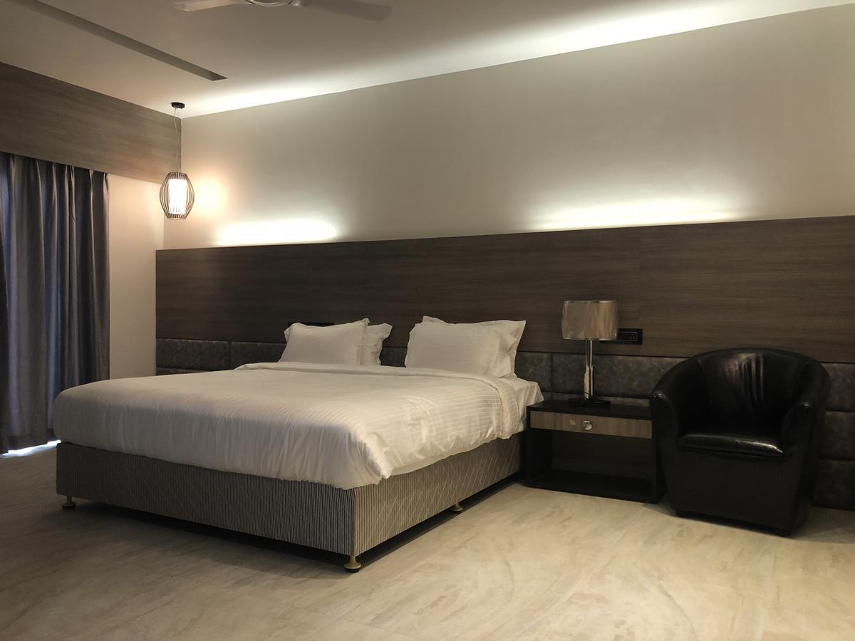 Hotel Sharanam Shegaon Exteriör bild